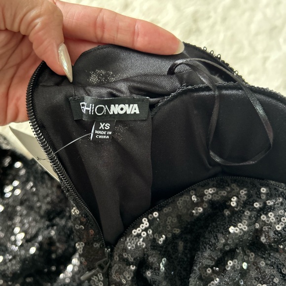 Little sparkle black dress 🖤 - Picture 3 of 4